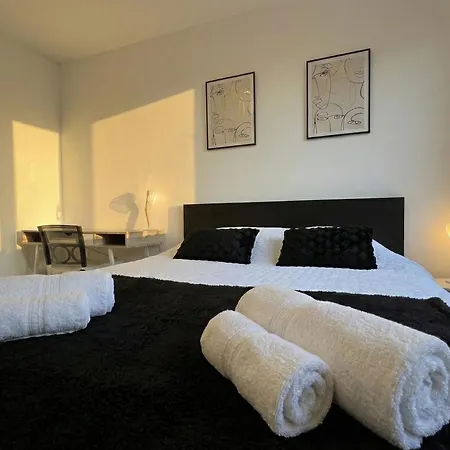 Comfortable, Cozy, Spacious, Close To Cathedral Apartmán